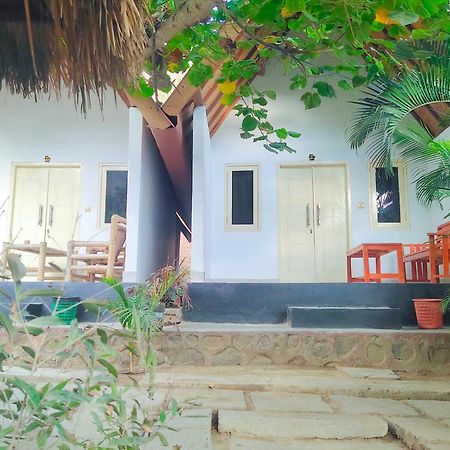 Putri Nyale Bungalow Kuta  Exterior foto