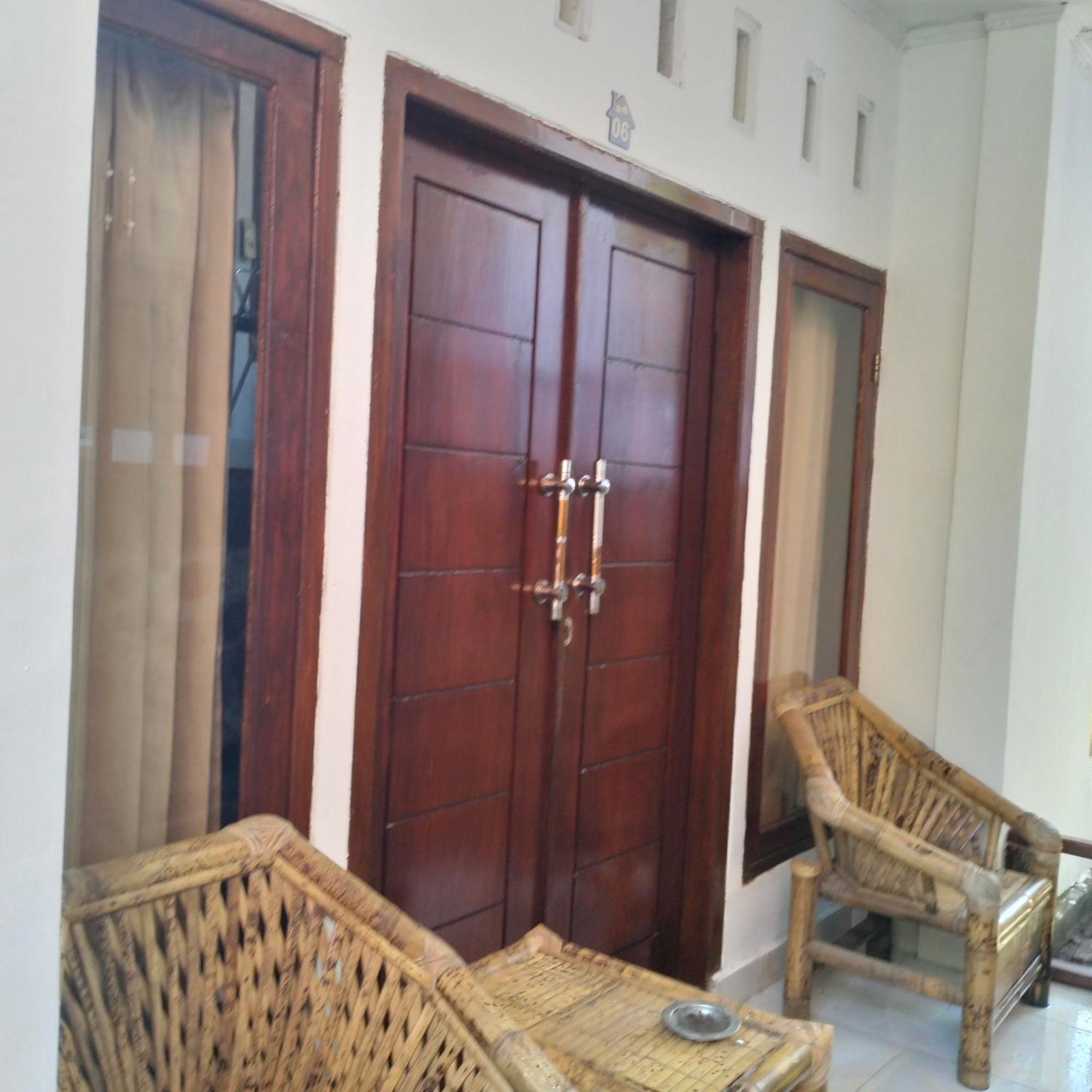 Putri Nyale Bungalow Kuta  Exterior foto