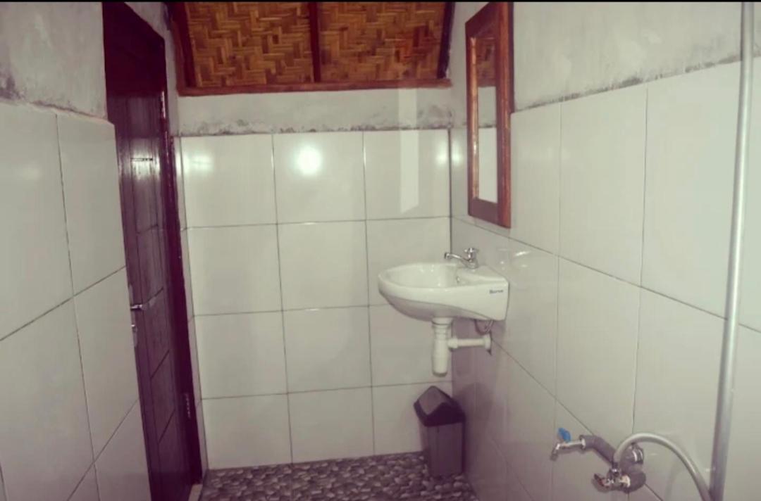 Putri Nyale Bungalow Kuta  Exterior foto