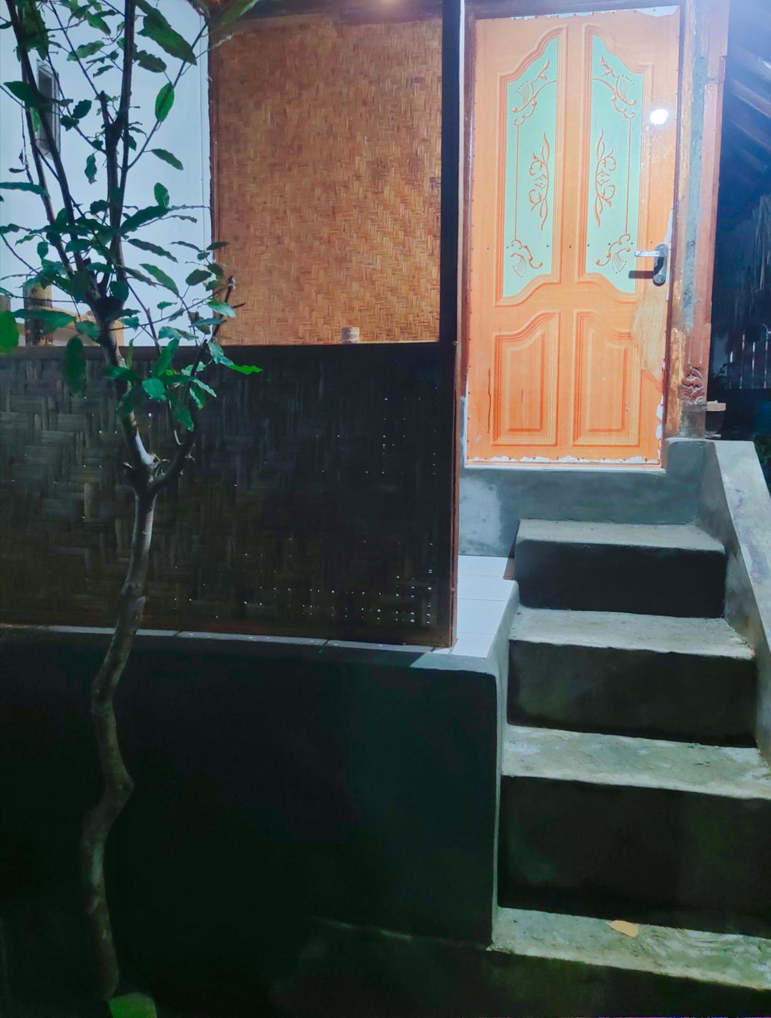 Putri Nyale Bungalow Kuta  Exterior foto