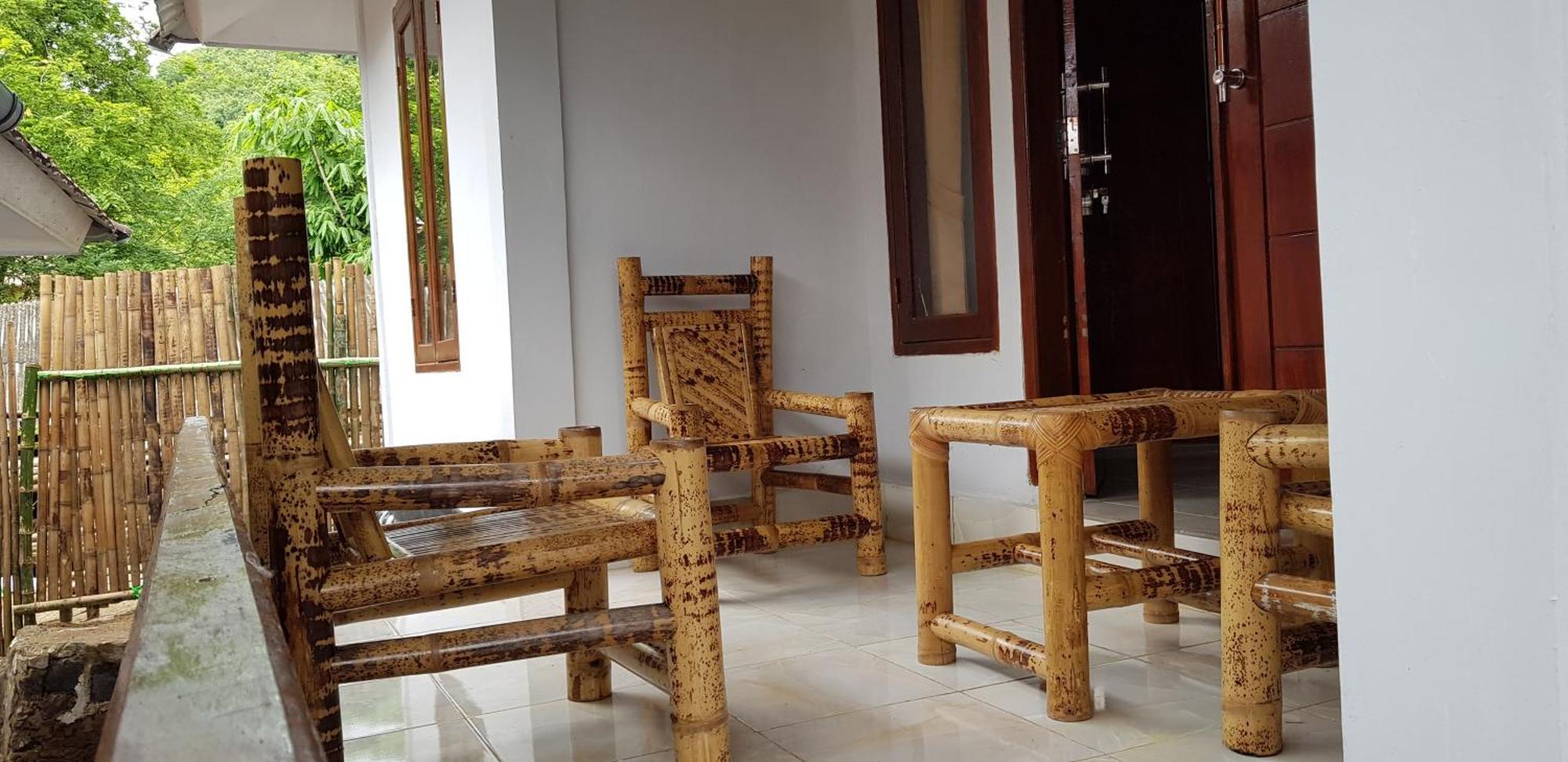 Putri Nyale Bungalow Kuta  Exterior foto